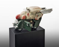 He went to the meeting but was not sure to end the deal. Anyway, he had already decided: if it went wrong, he would turn away, revving up from the exhaust pipes.
One can lose the sign, not dignity.<br>
2016 Resin, metals, glass 70 x 50 x 40 cm